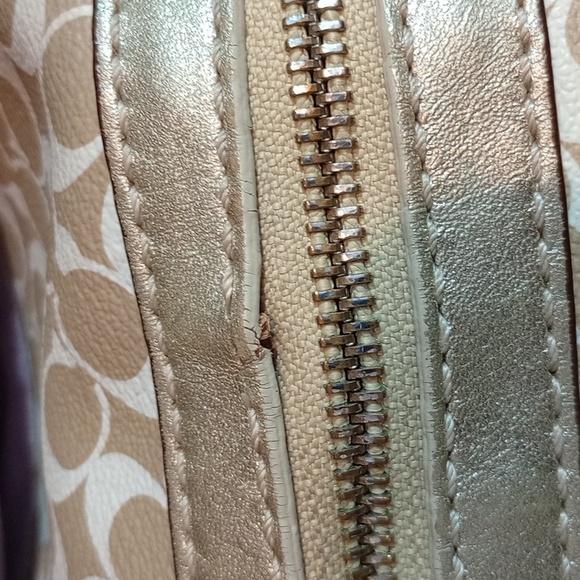 Coach Chelsea heritage stripe bag. - Picture 7 of 11